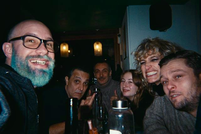 Groupe de 6 amis en soirée au Hot Korean Spot de Paris 9