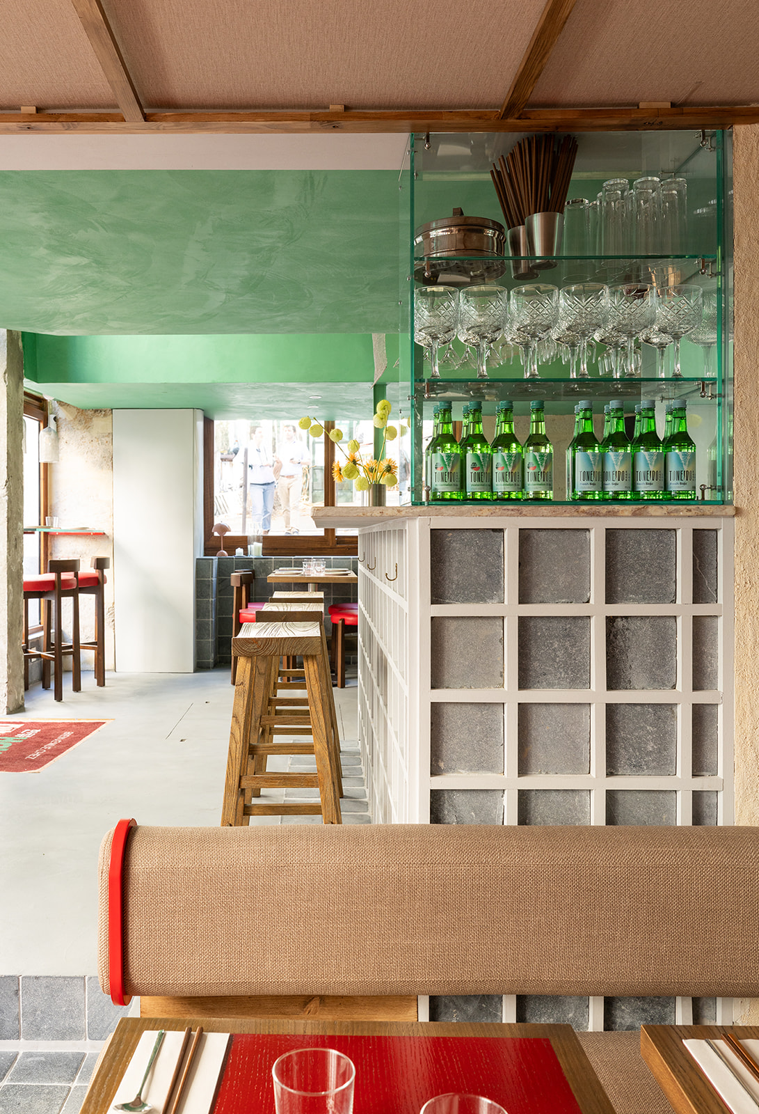 Intérieur Hallyu Kitchen restaurant coréen Paris 9 — inspirations temples coréens